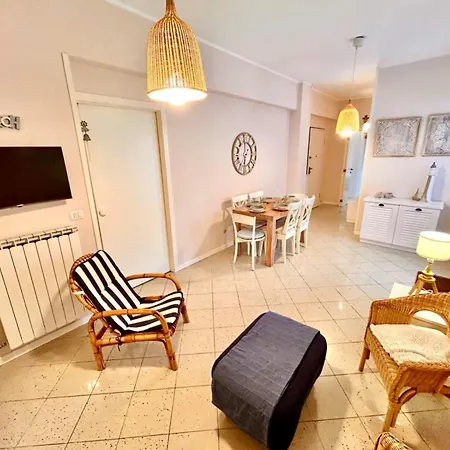 Trilo Marche A Apartament